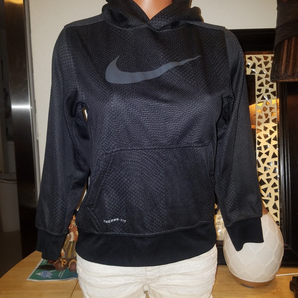 Nike therma fit sweater....................(2)